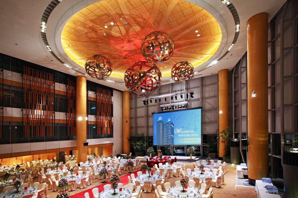 Windsor Hotel Taichung Restaurant photo The Grand Ballroom