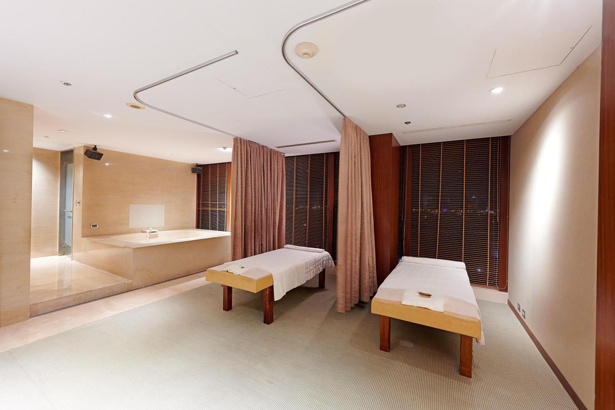 Windsor Hotel Taichung Extérieur photo A treatment room at the spa