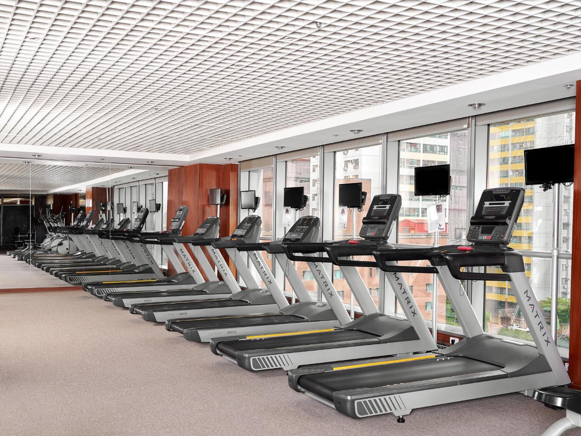 Windsor Hotel Taichung Extérieur photo A row of treadmills