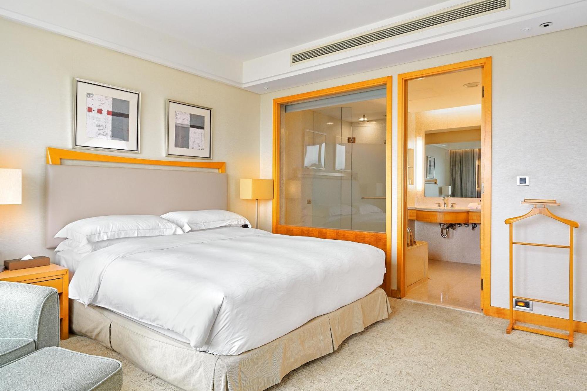 Windsor Hotel Taichung Chambre photo A bedroom at the hotel