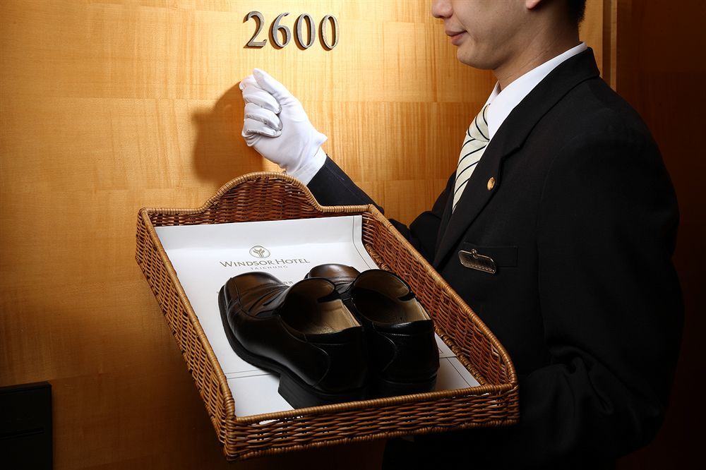 Windsor Hotel Taichung Extérieur photo A bellboy delivering shoes to a guest