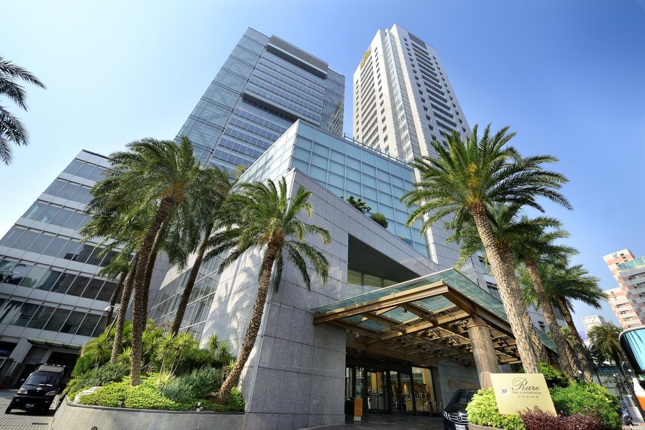 Windsor Hotel Taichung Extérieur photo The entrance of the hotel