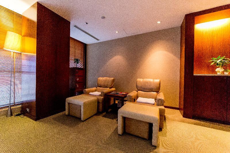 Windsor Hotel Taichung Extérieur photo A foot reflexology room at a spa